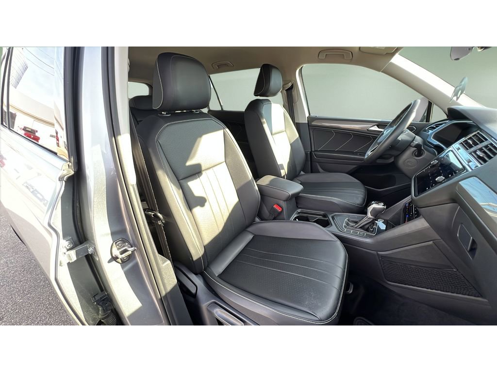 Used 2023 Volkswagen Tiguan SE image 32