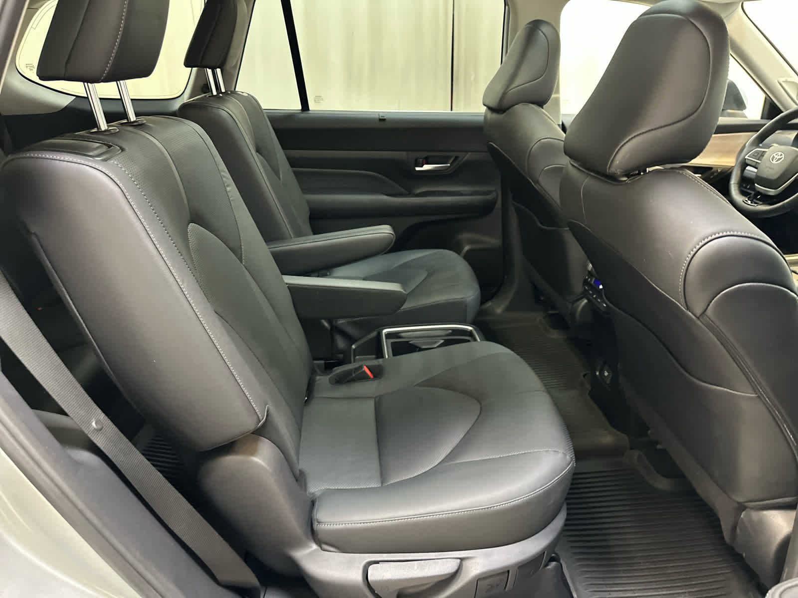 Used 2024 Toyota Grand Highlander Platinum image 16