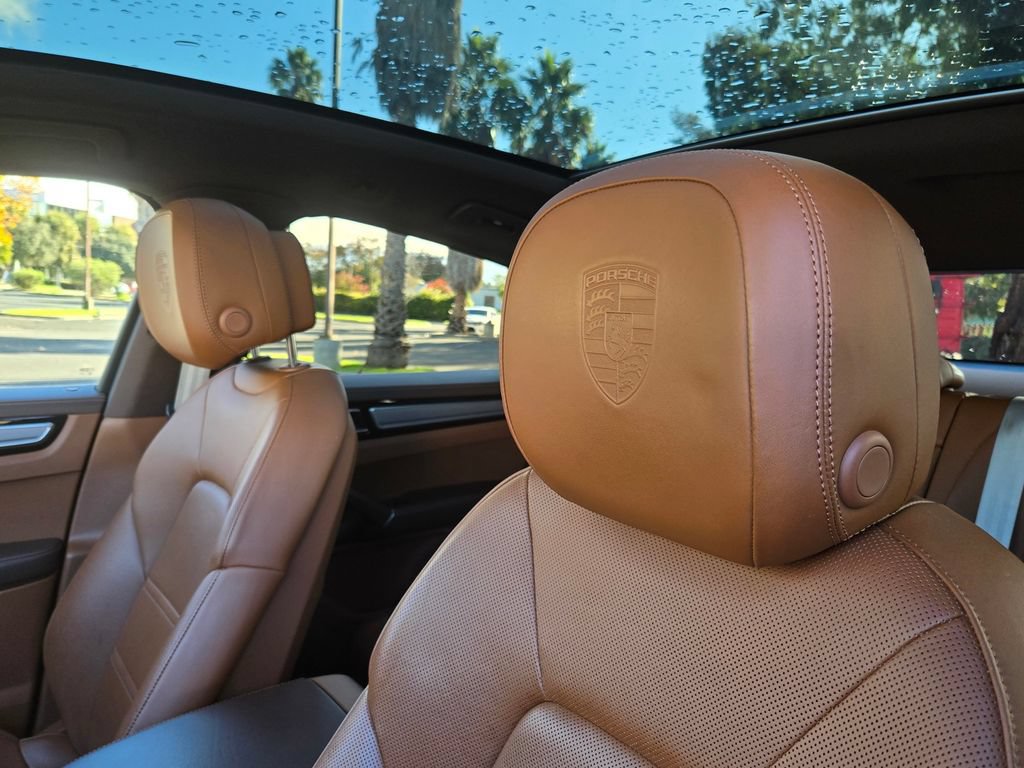 Used 2023 Porsche Cayenne Platinum Edition w/ Premium Package Plus (PIA) AWD/4WD image 33