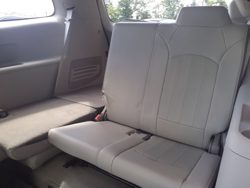 Used 2017 Buick Enclave Premium w/ Experience Buick Package FWD image 22