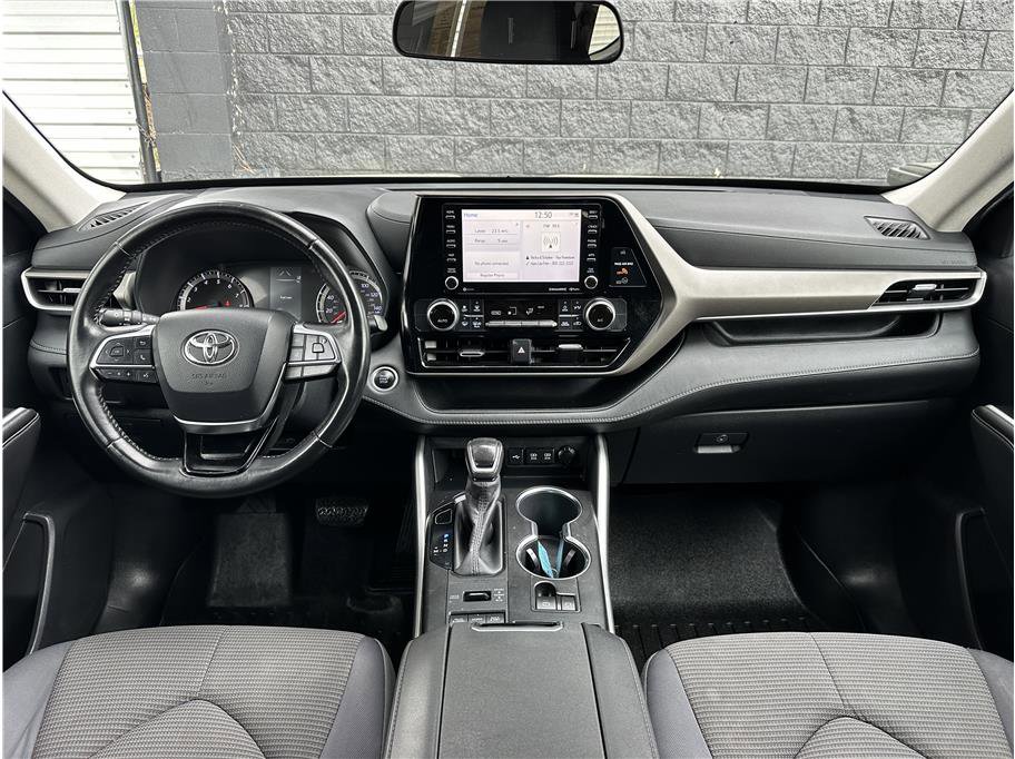 Used 2020 Toyota Highlander LE AWD/4WD image 20