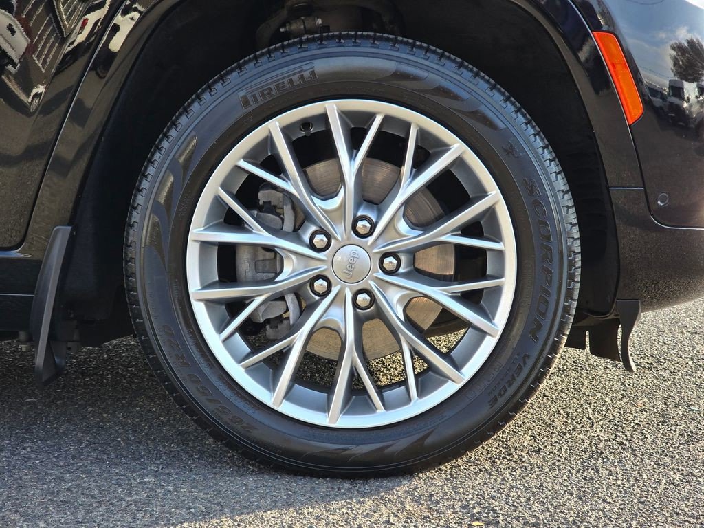Used 2022 Jeep Grand Cherokee Summit w/ Advanced Protech Group IV AWD/4WD image 9