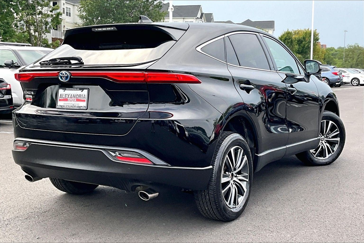 Used 2023 Toyota Venza LE AWD/4WD image 11