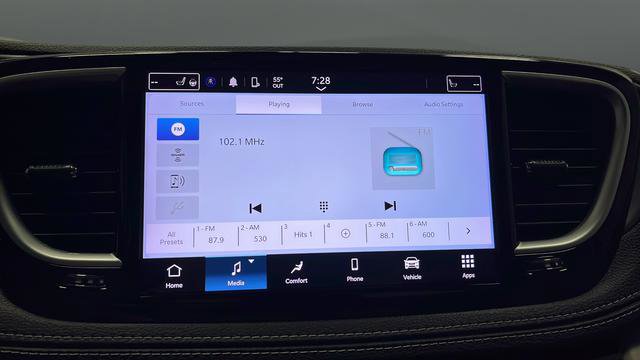 Used 2022 Chrysler Pacifica Touring-L FWD image 14