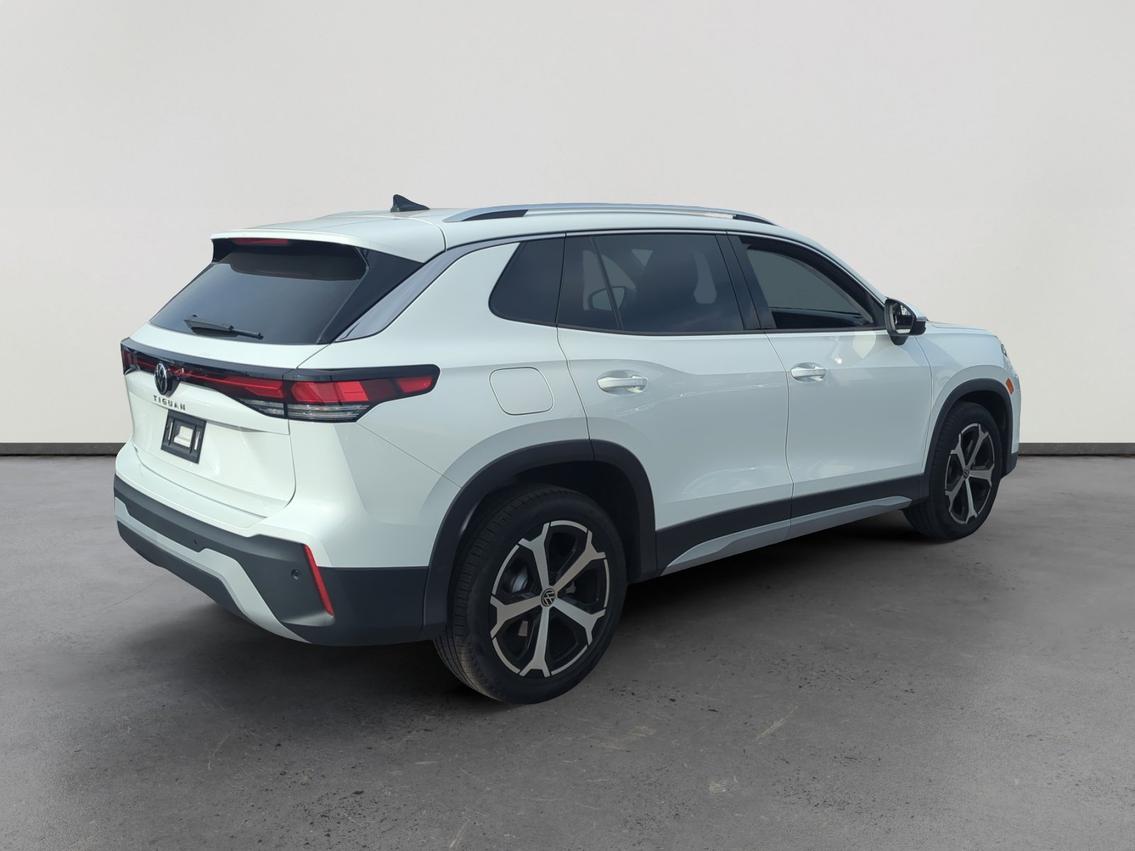 New 2025 Volkswagen Tiguan SE image 5