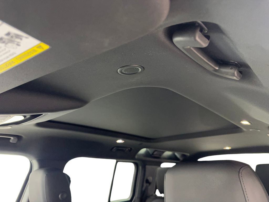 Used 2025 Land Rover Defender 110 S image 71