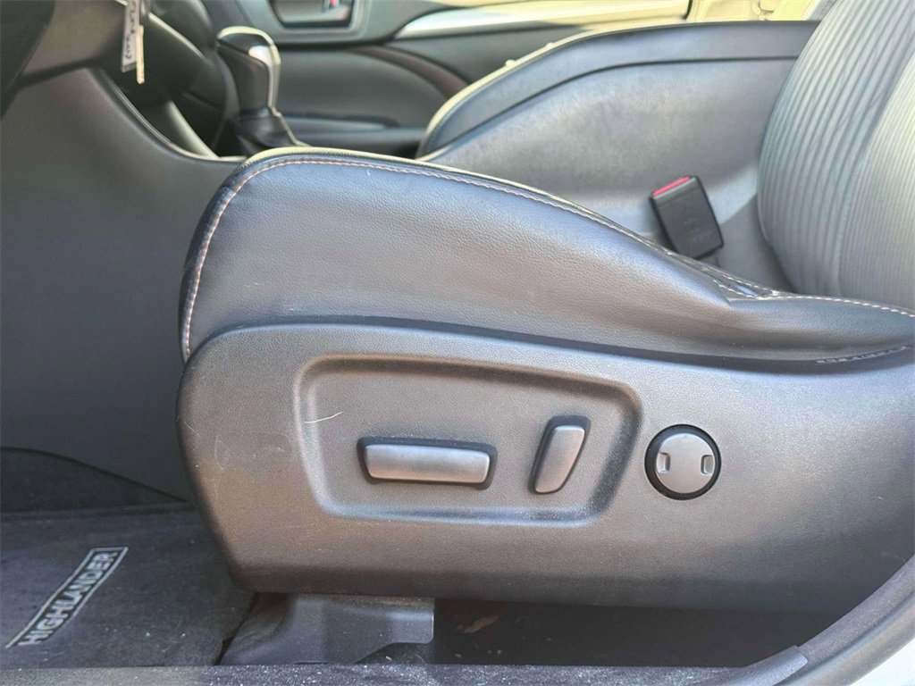 Used 2018 Toyota Highlander LE image 8