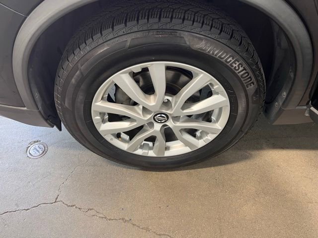 Used 2020 Nissan Rogue SV image 30