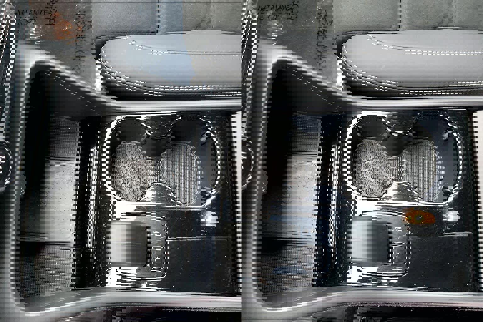 Used 2023 Volvo XC40 Recharge Ultimate image 20