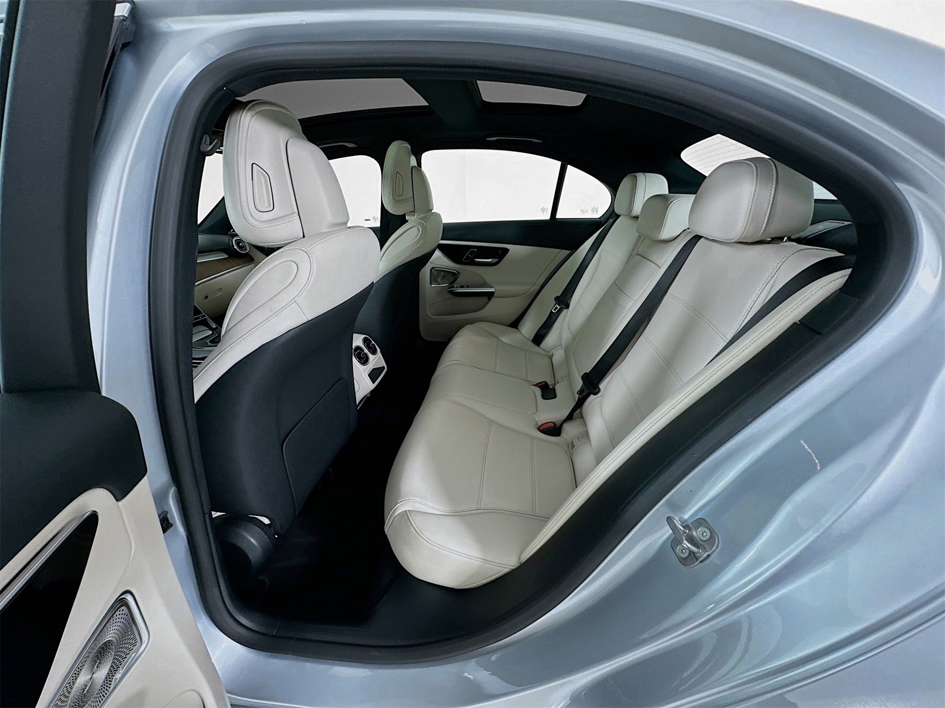 Used 2025 Mercedes-Benz C 300 Sedan image 27