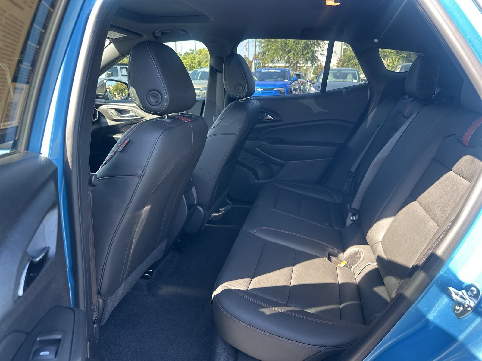 Used 2025 Chevrolet Trax RS w/ Sunroof Package FWD image 31