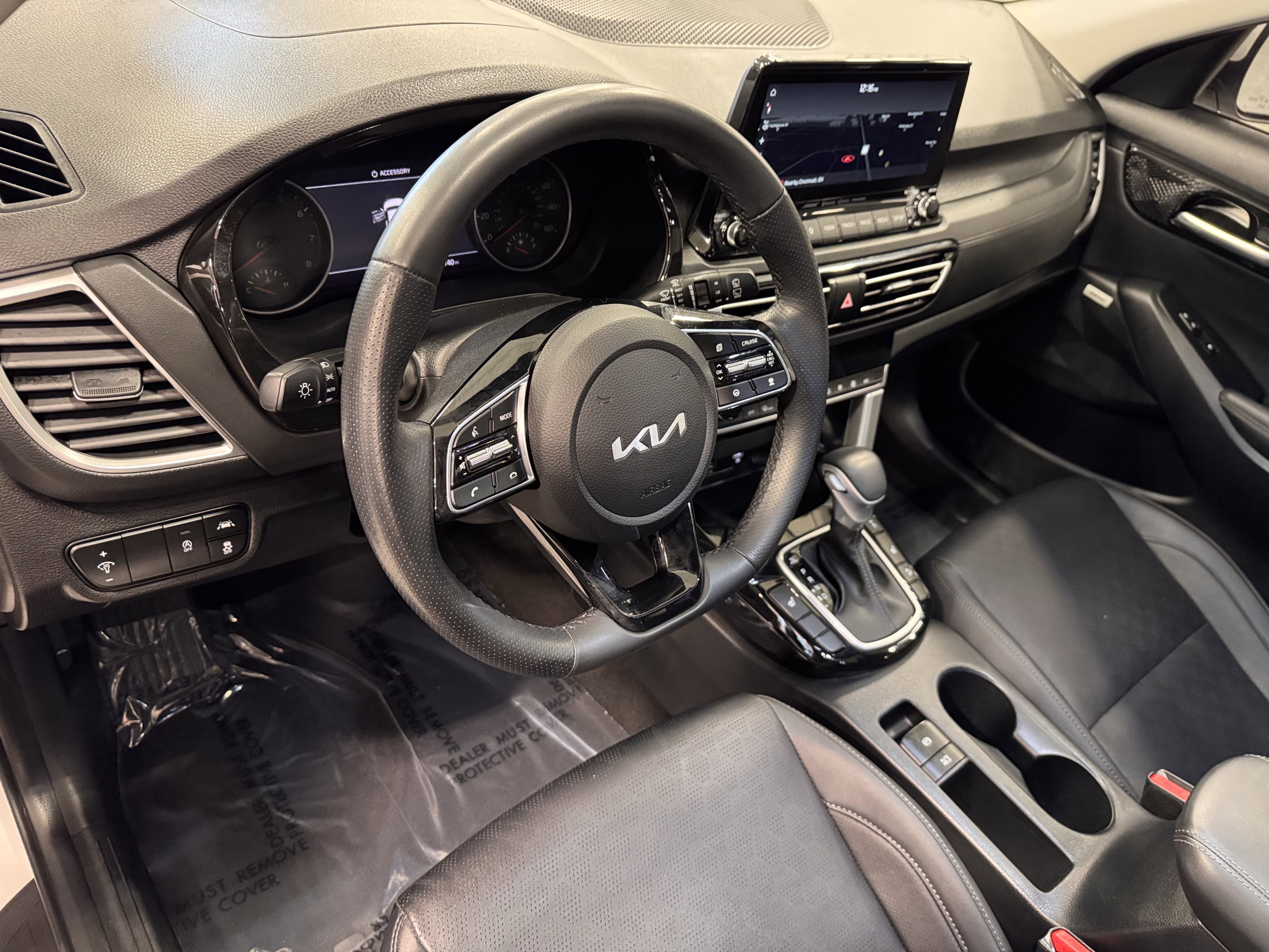 Certified 2023 Kia Seltos SX w/ SX Sunroof Package image 17