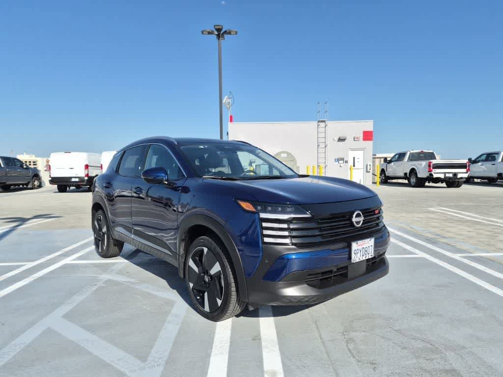 Used 2025 Nissan Kicks SR FWD image 4