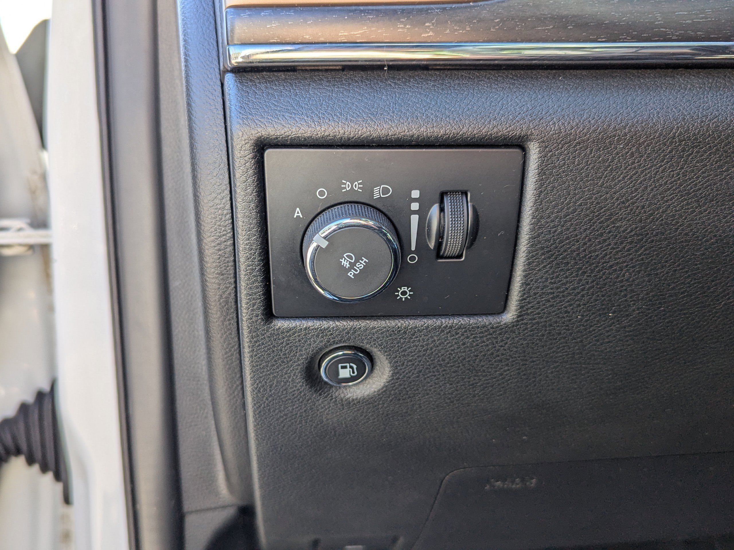 Used 2015 Jeep Grand Cherokee Limited image 18