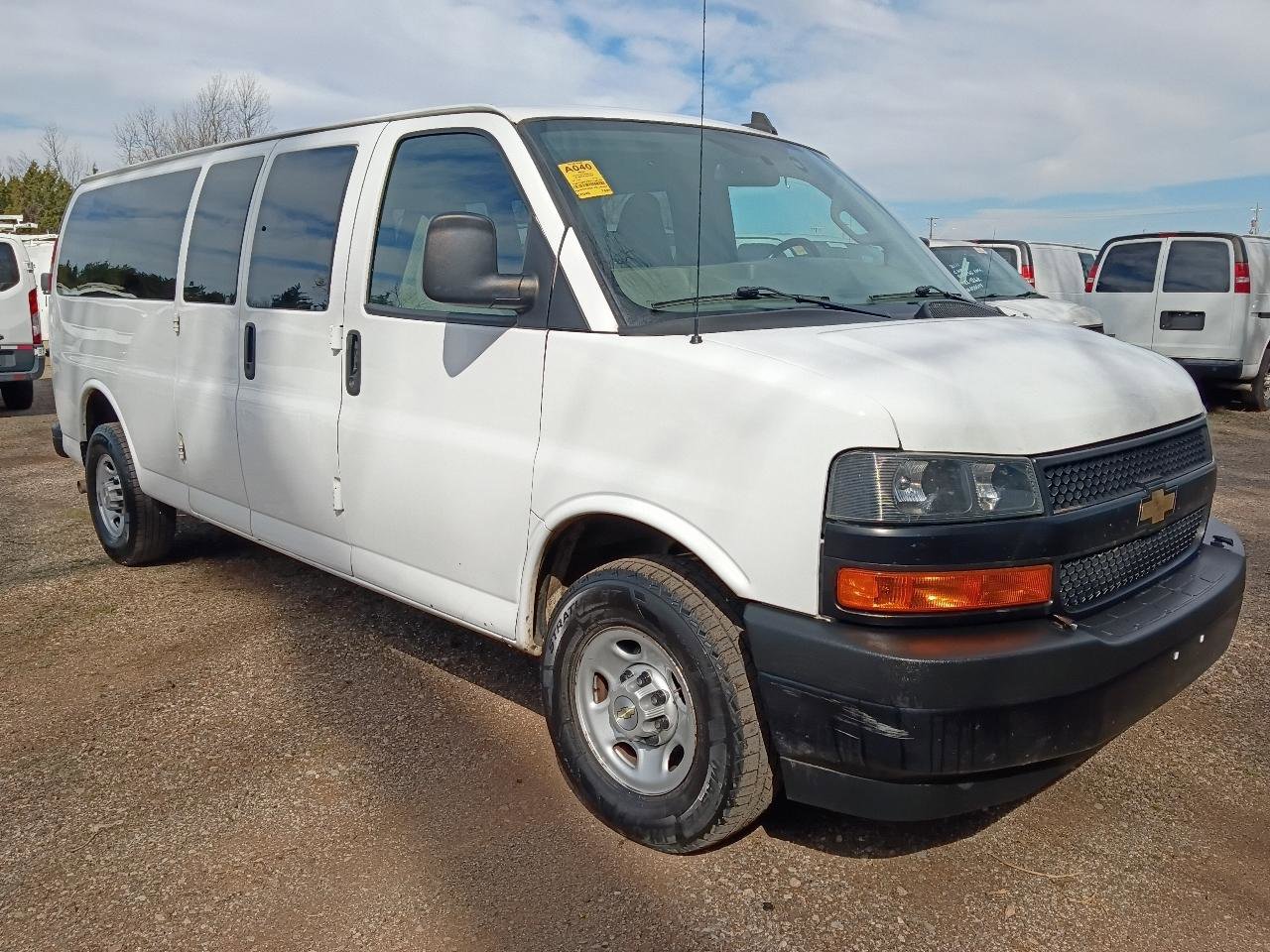 Used 2022 Chevrolet Express 3500 LS RWD image 3
