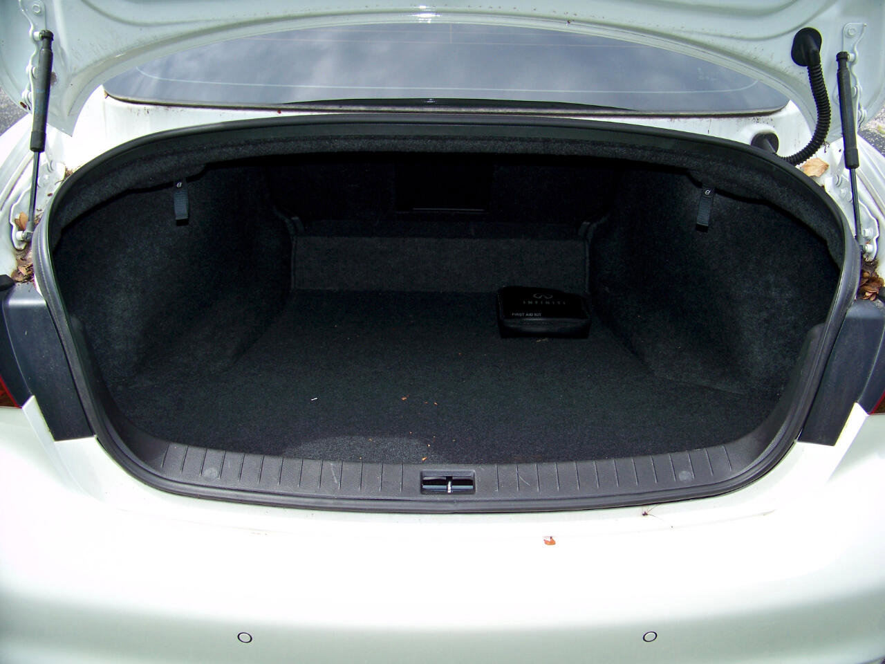 Used 2018 INFINITI Q50 Luxe w/ Cargo Package (L95) image 6