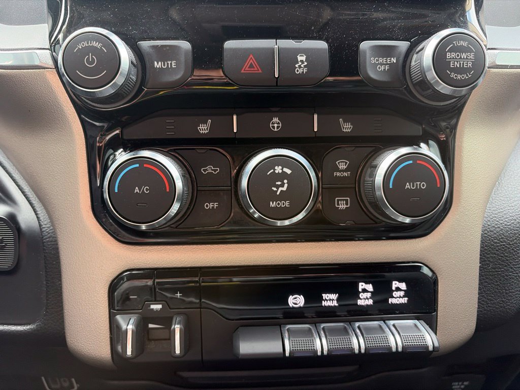 Used 2020 RAM 2500 Laramie w/ Cold Weather Group AWD/4WD image 8