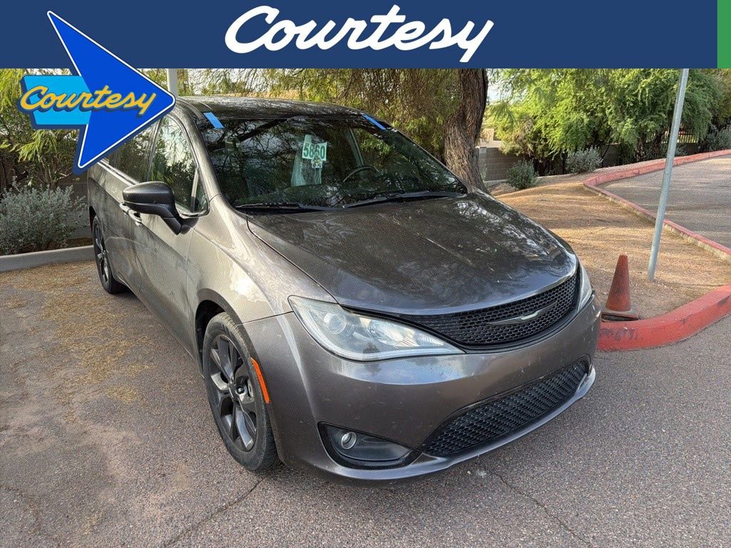 Used 2020 Chrysler Pacifica Touring w/ S Appearance Package image 1