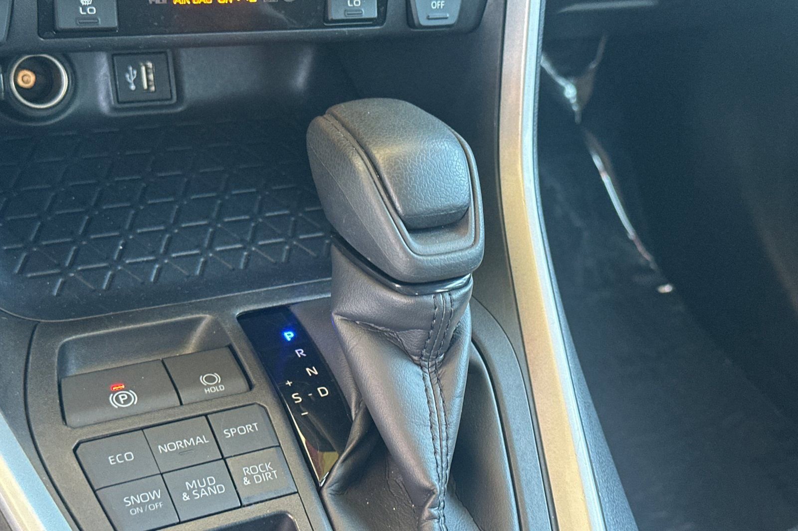 Used 2025 Toyota RAV4 XLE w/ Weather Package AWD/4WD image 24