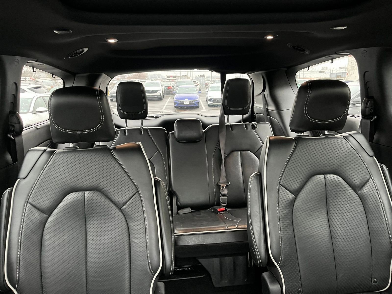 Used 2025 Chrysler Pacifica Limited image 42