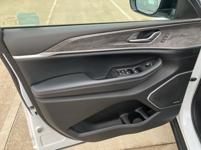 Certified 2021 Jeep Grand Cherokee L Limited image 11