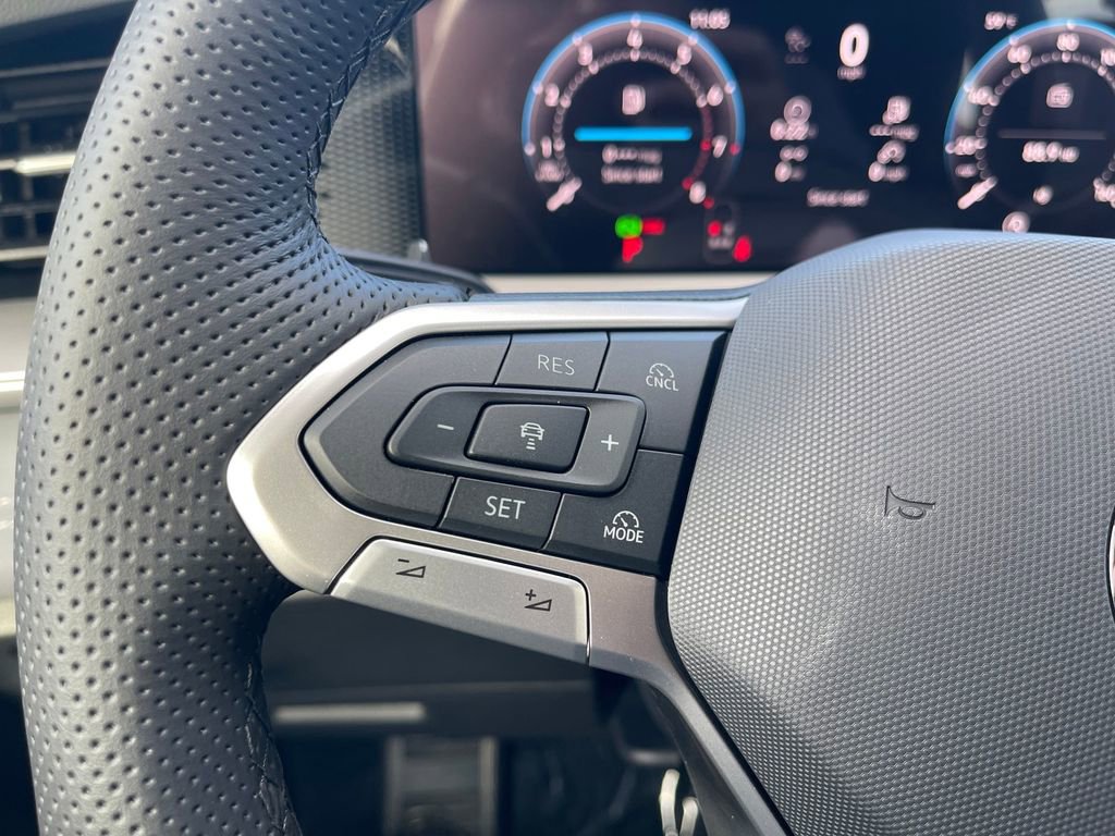 New 2026 Volkswagen Tiguan SE R-Line image 21