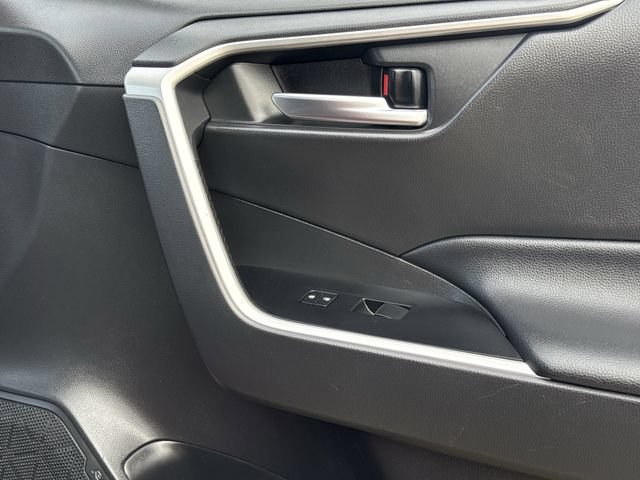 Used 2020 Toyota RAV4 XLE Premium FWD image 31