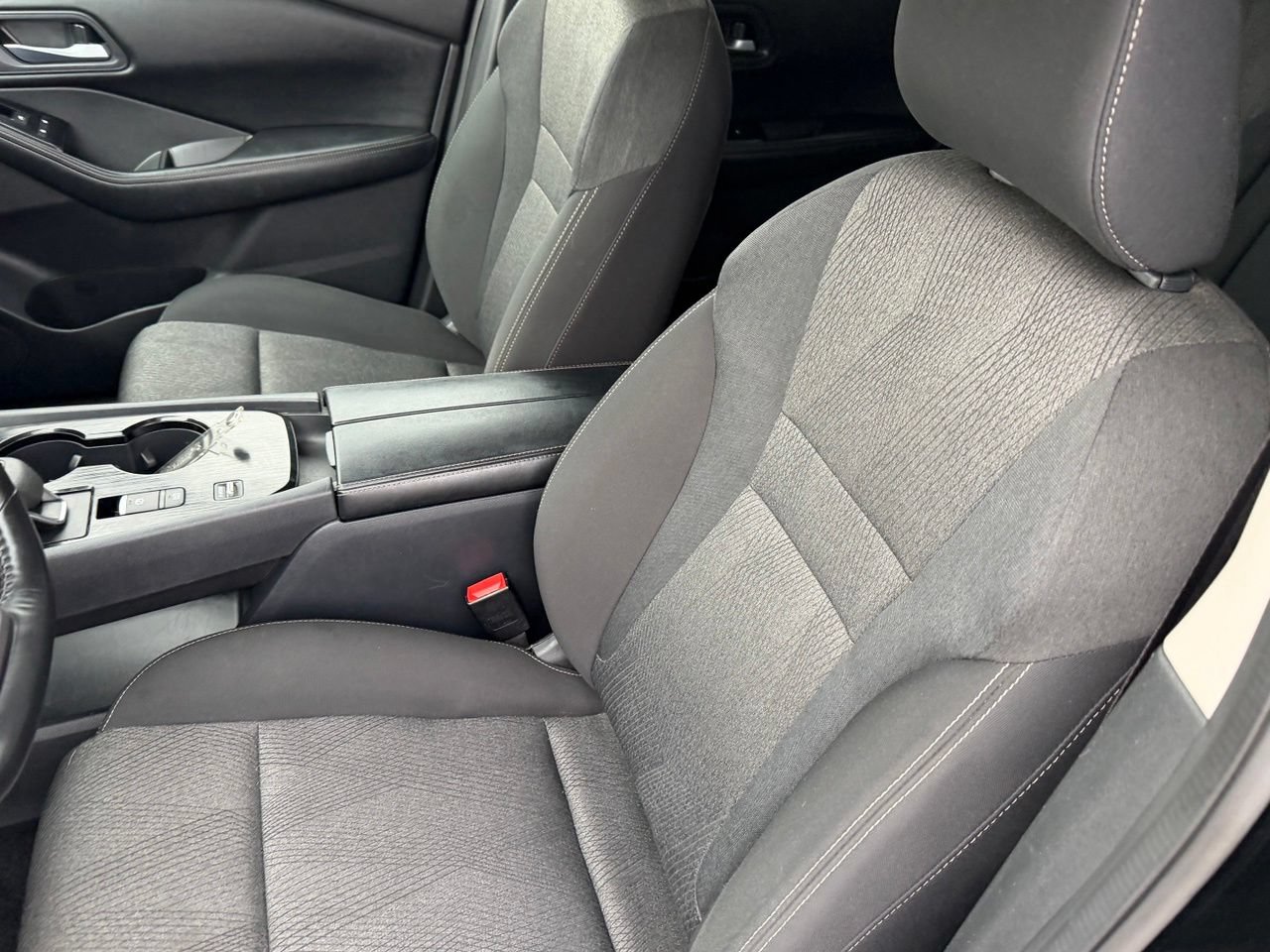 Certified 2025 Nissan Rogue SV FWD image 26