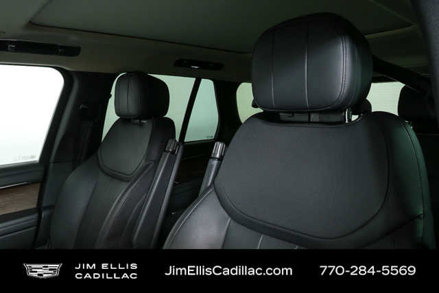 Used 2025 Land Rover Range Rover SE image 5