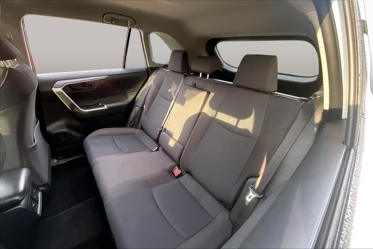 Used 2025 Toyota RAV4 LE AWD/4WD image 20