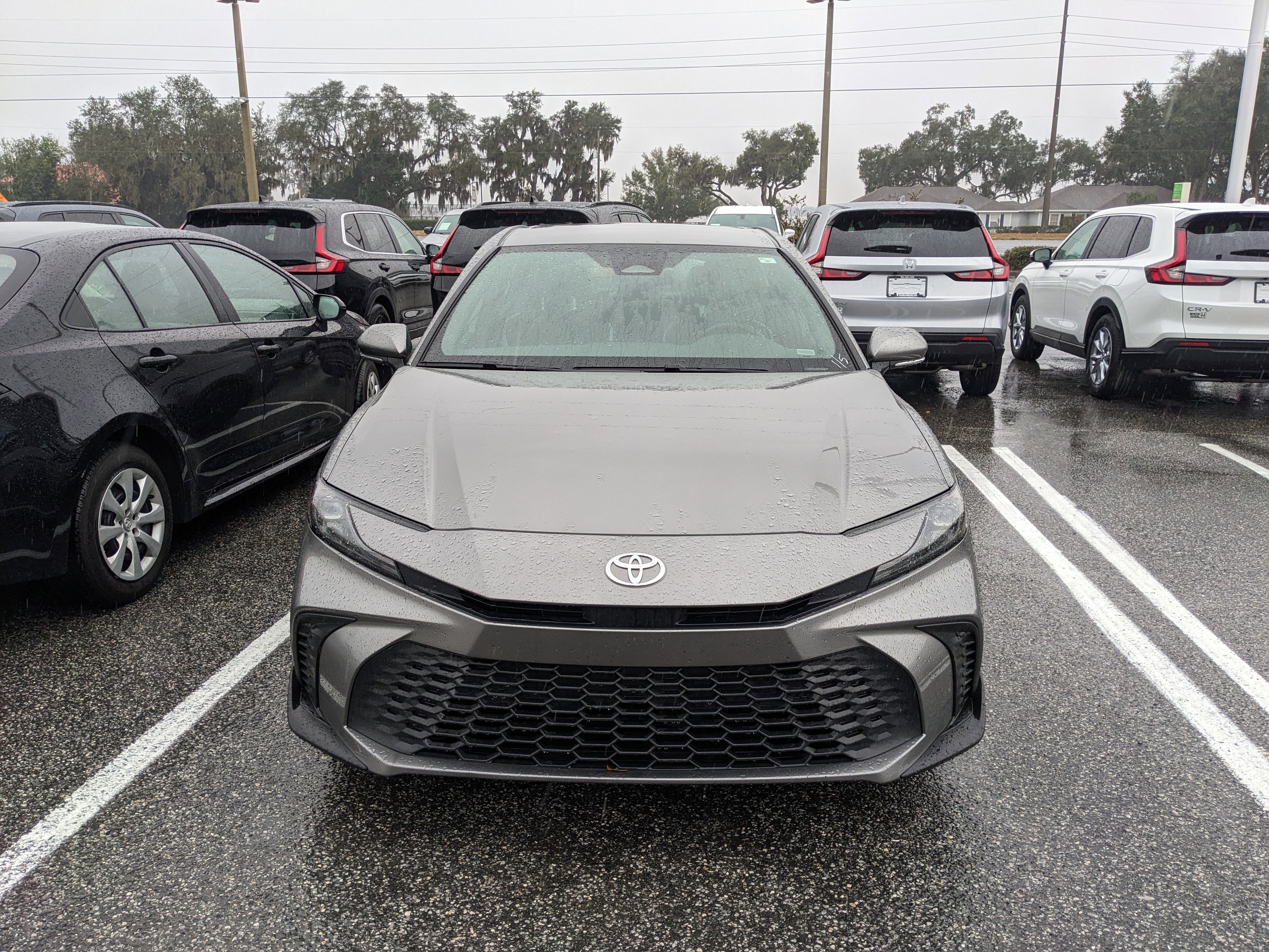 Used 2025 Toyota Camry SE image 2