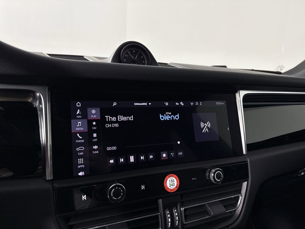 Certified 2025 Porsche Macan image 27