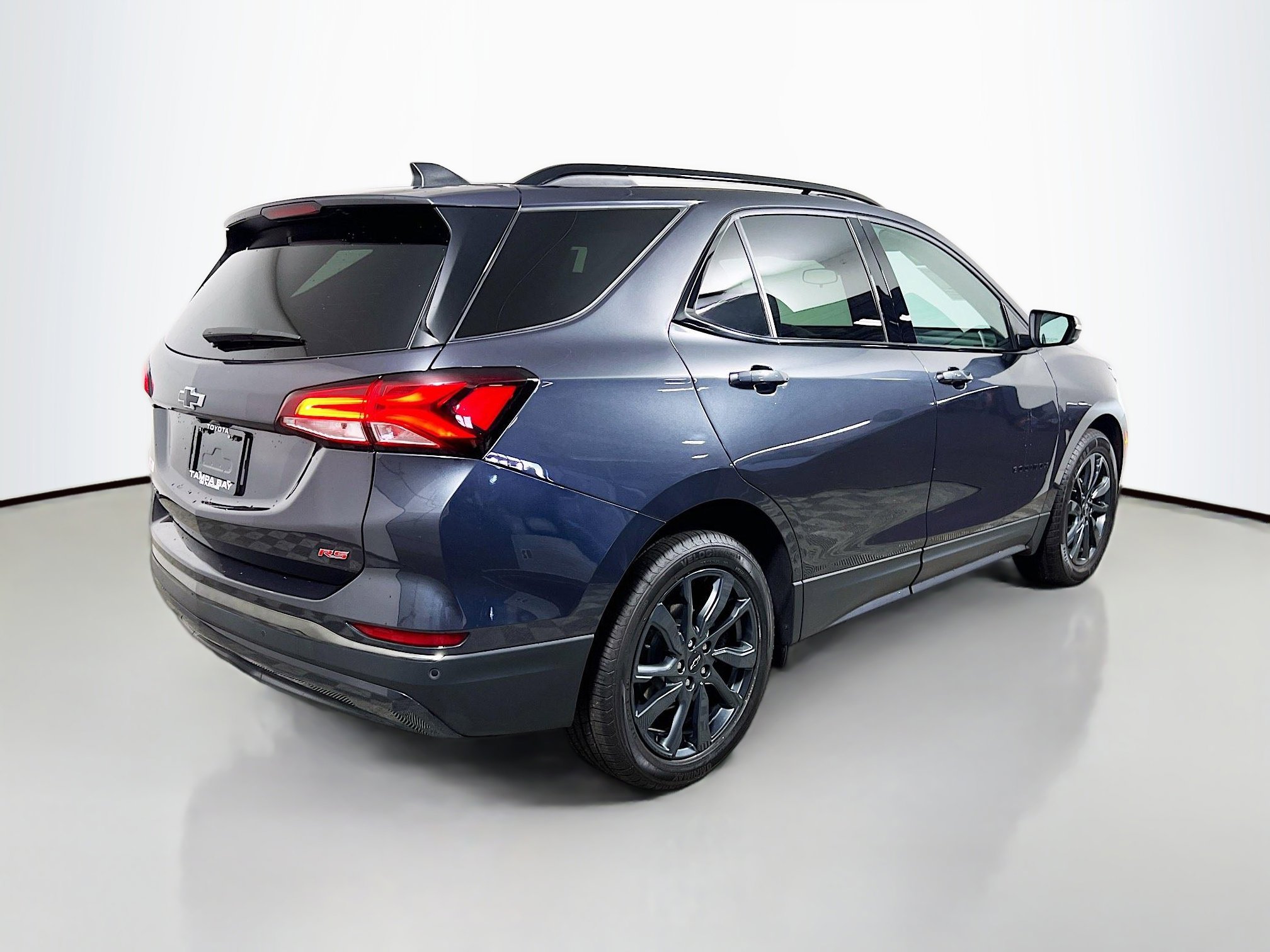 Used 2023 Chevrolet Equinox RS w/ RS Leather Package FWD image 4