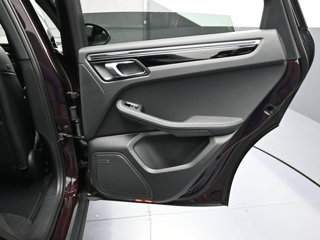 Certified 2026 Porsche Macan AWD/4WD image 26