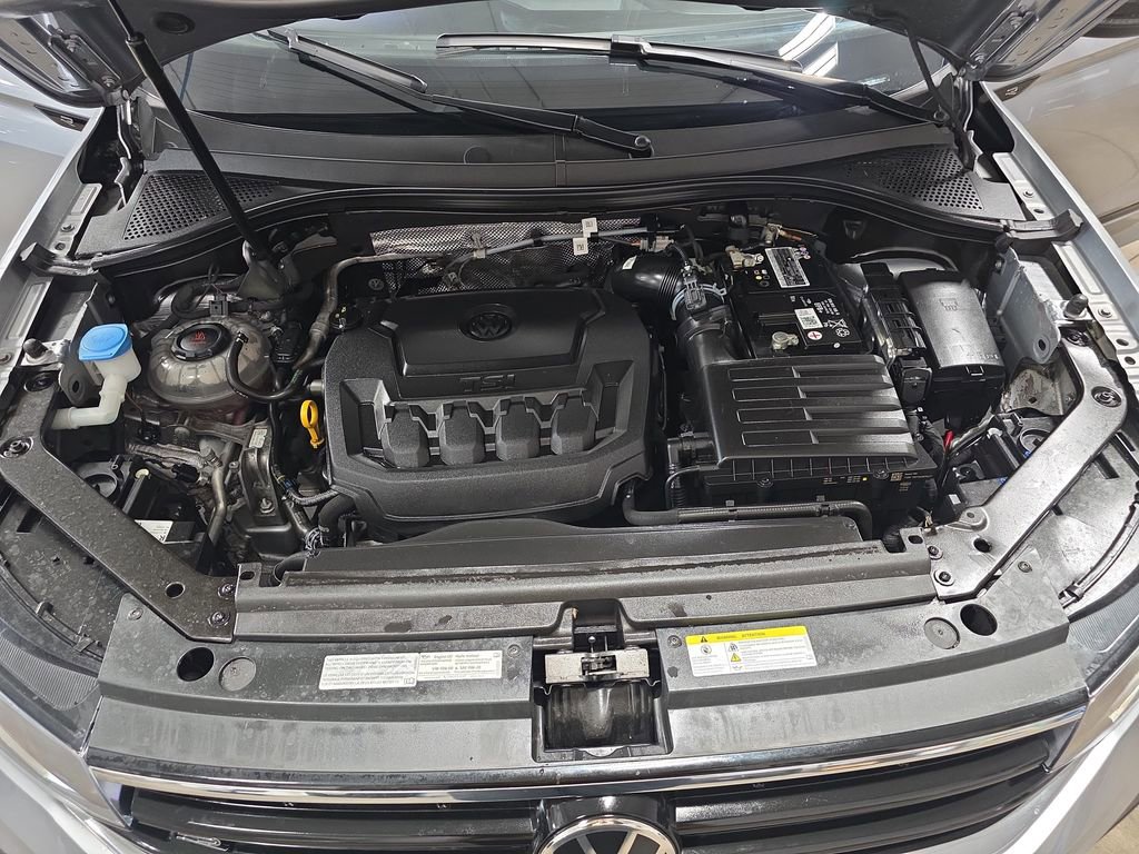 Used 2022 Volkswagen Tiguan SE R-Line image 30