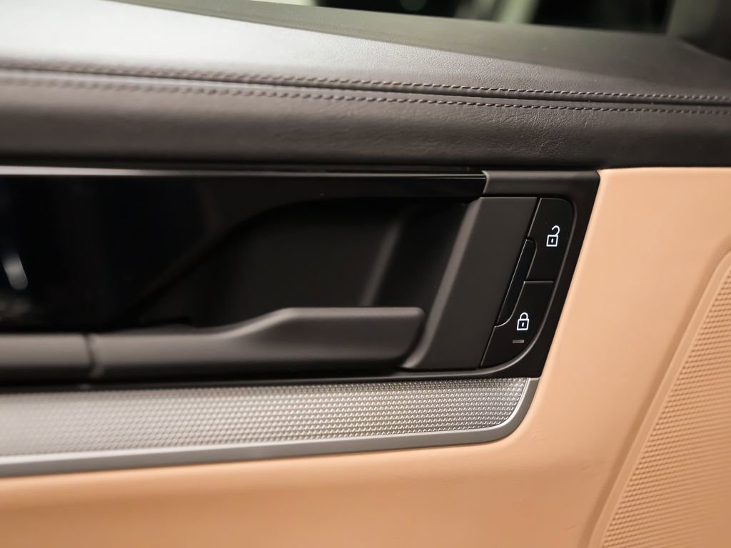 Certified 2024 Porsche Cayenne Coupe AWD/4WD image 15