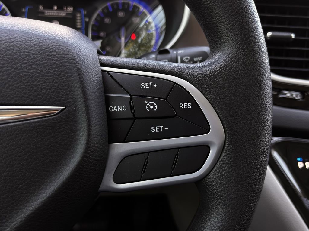 Used 2017 Chrysler Pacifica Touring w/ Tire & Wheel Group image 15