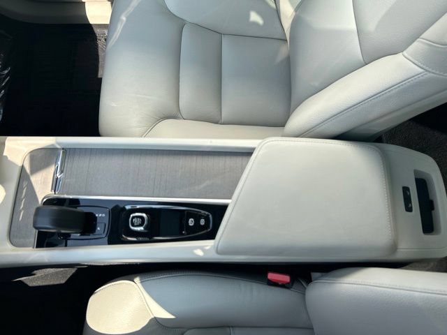 Certified 2023 Volvo XC60 B5 Plus w/ Climate Package AWD/4WD image 28
