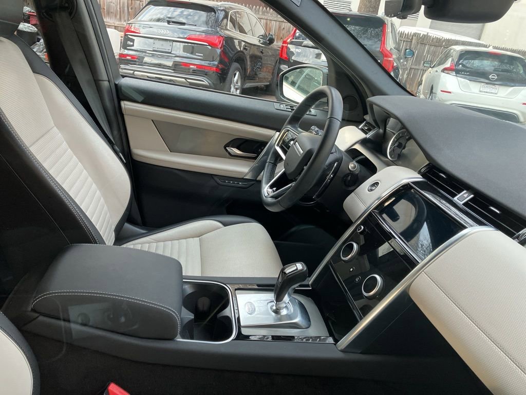 Used 2023 Land Rover Discovery Sport SE R-Dynamic image 15