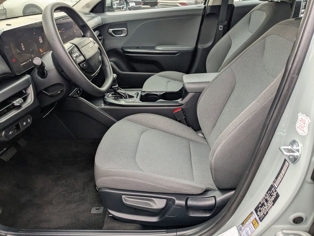 Used 2025 Kia K4 LXS image 11