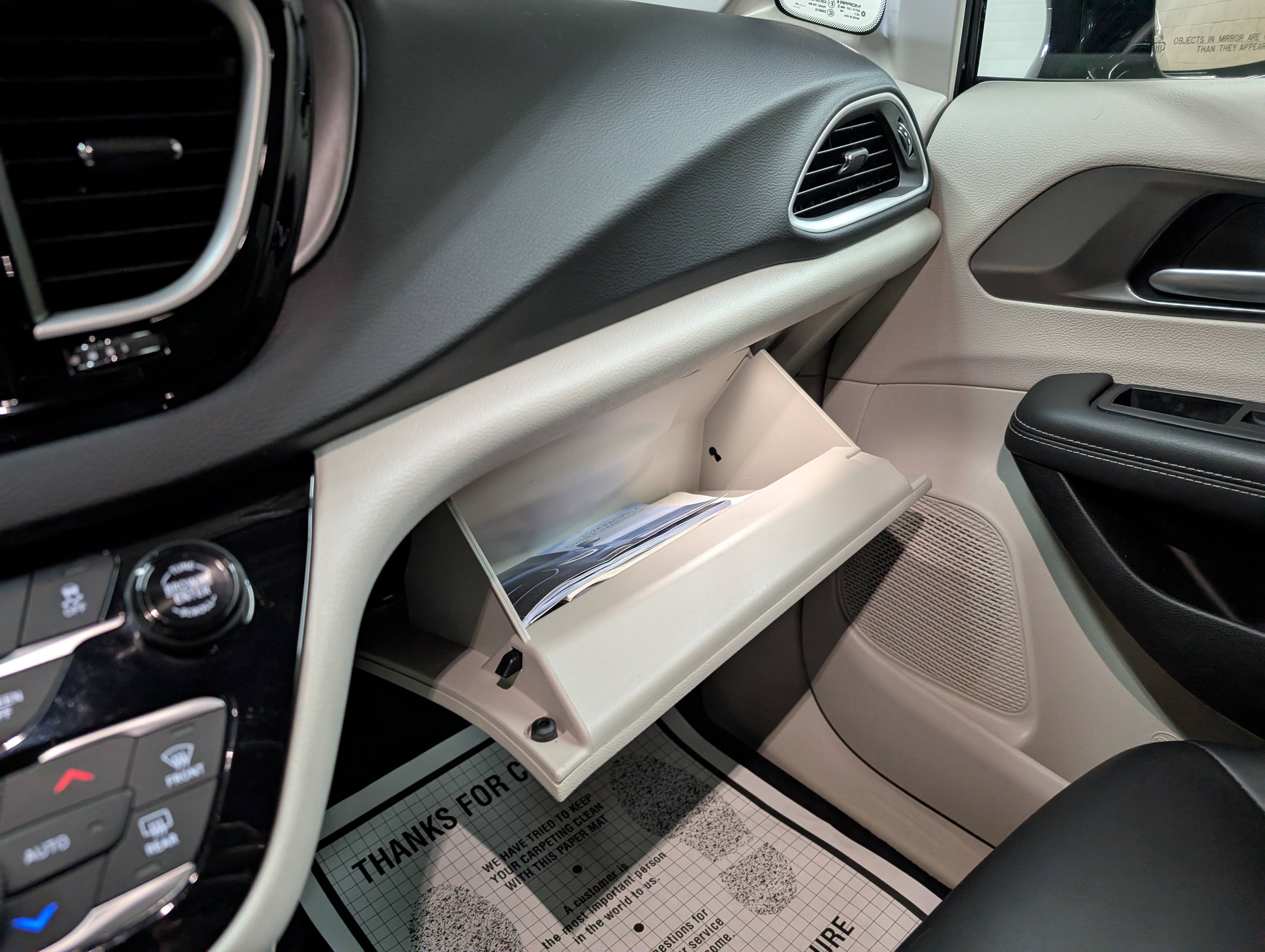 Used 2024 Chrysler Pacifica Touring-L FWD image 17