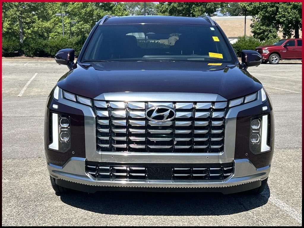 Used 2024 Hyundai Palisade Calligraphy FWD image 2