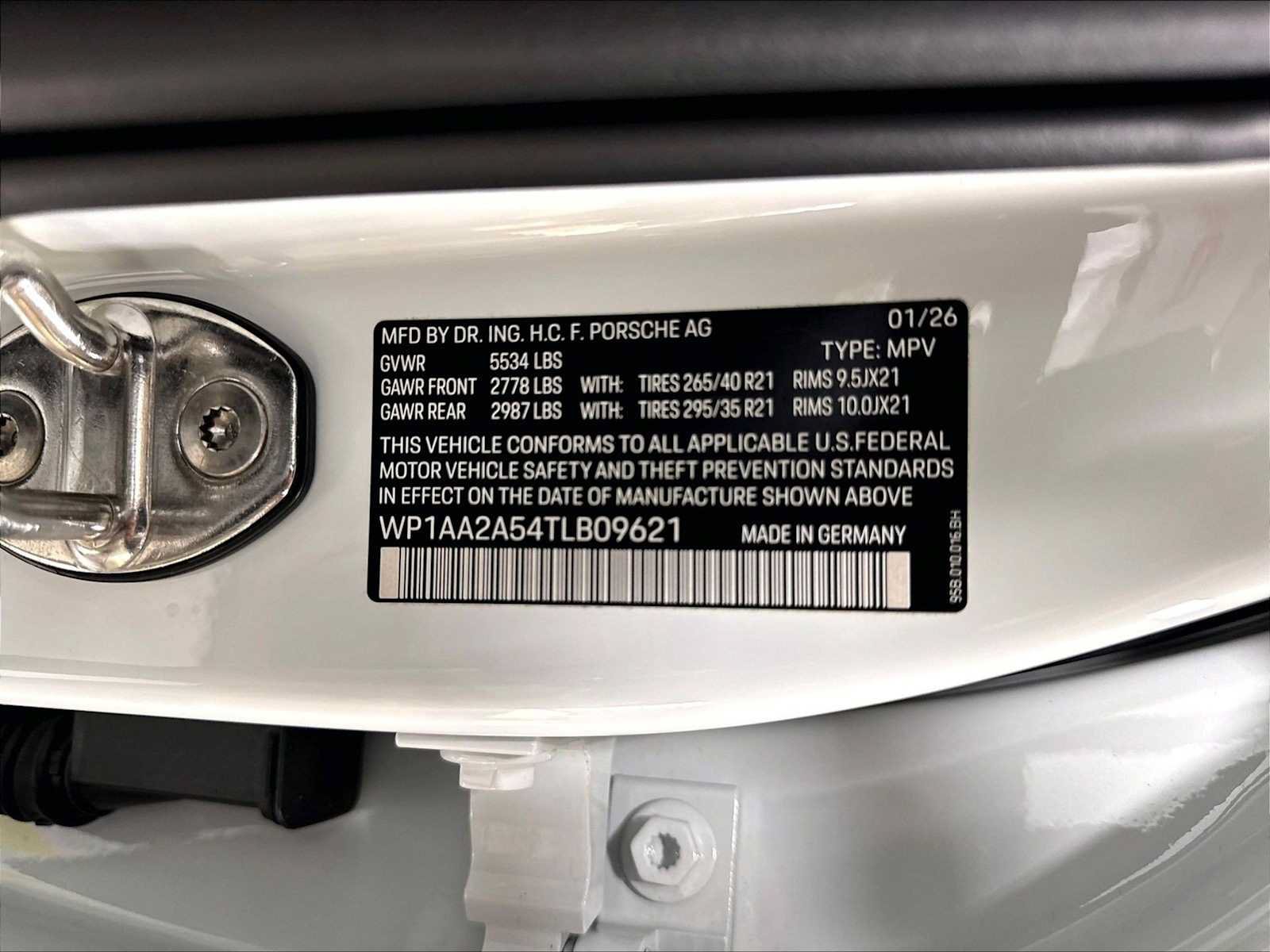 Used 2026 Porsche Macan AWD/4WD image 36
