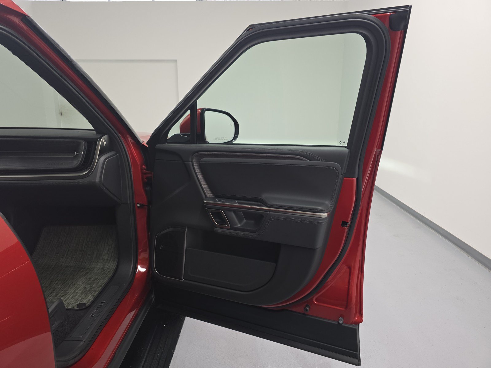 Used 2023 Rivian R1T Adventure AWD/4WD image 18