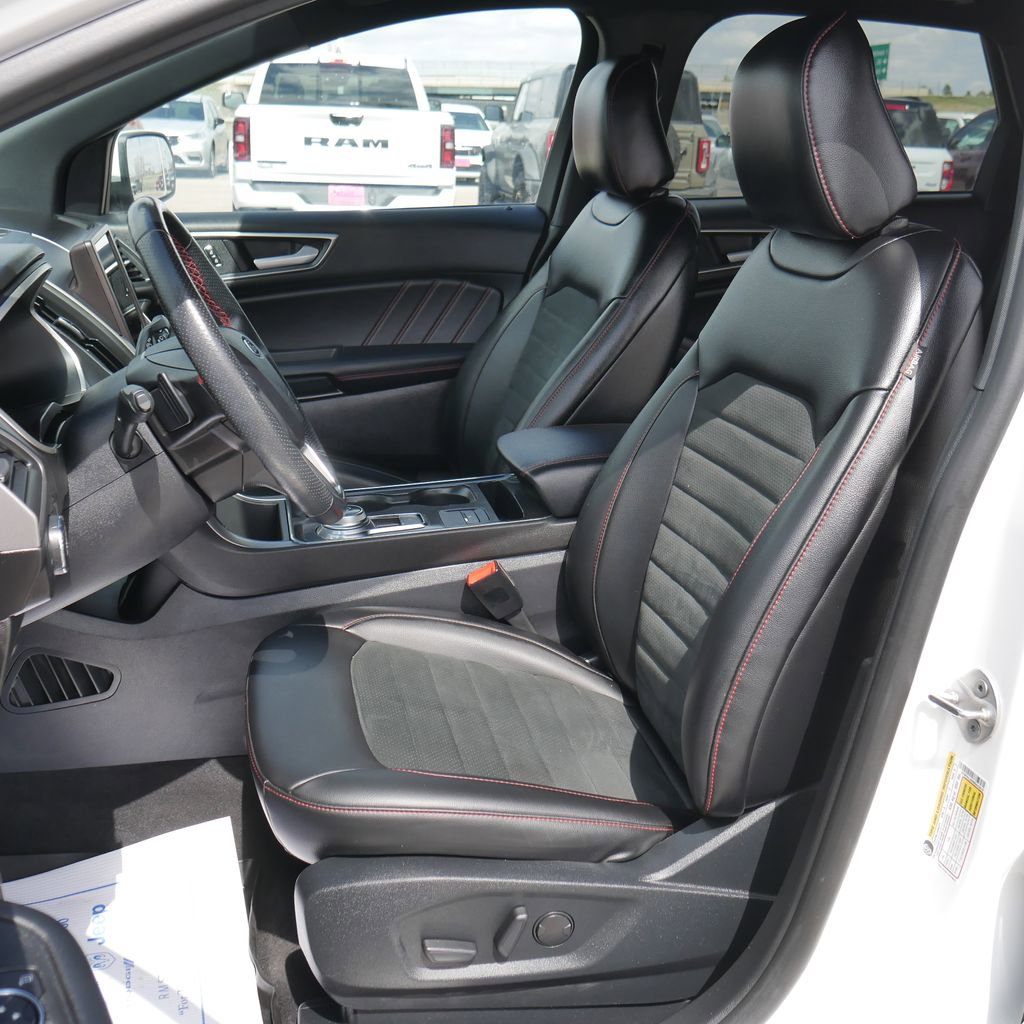 Used 2021 Ford Edge ST-Line w/ Class II Trailer Tow Package AWD/4WD image 4