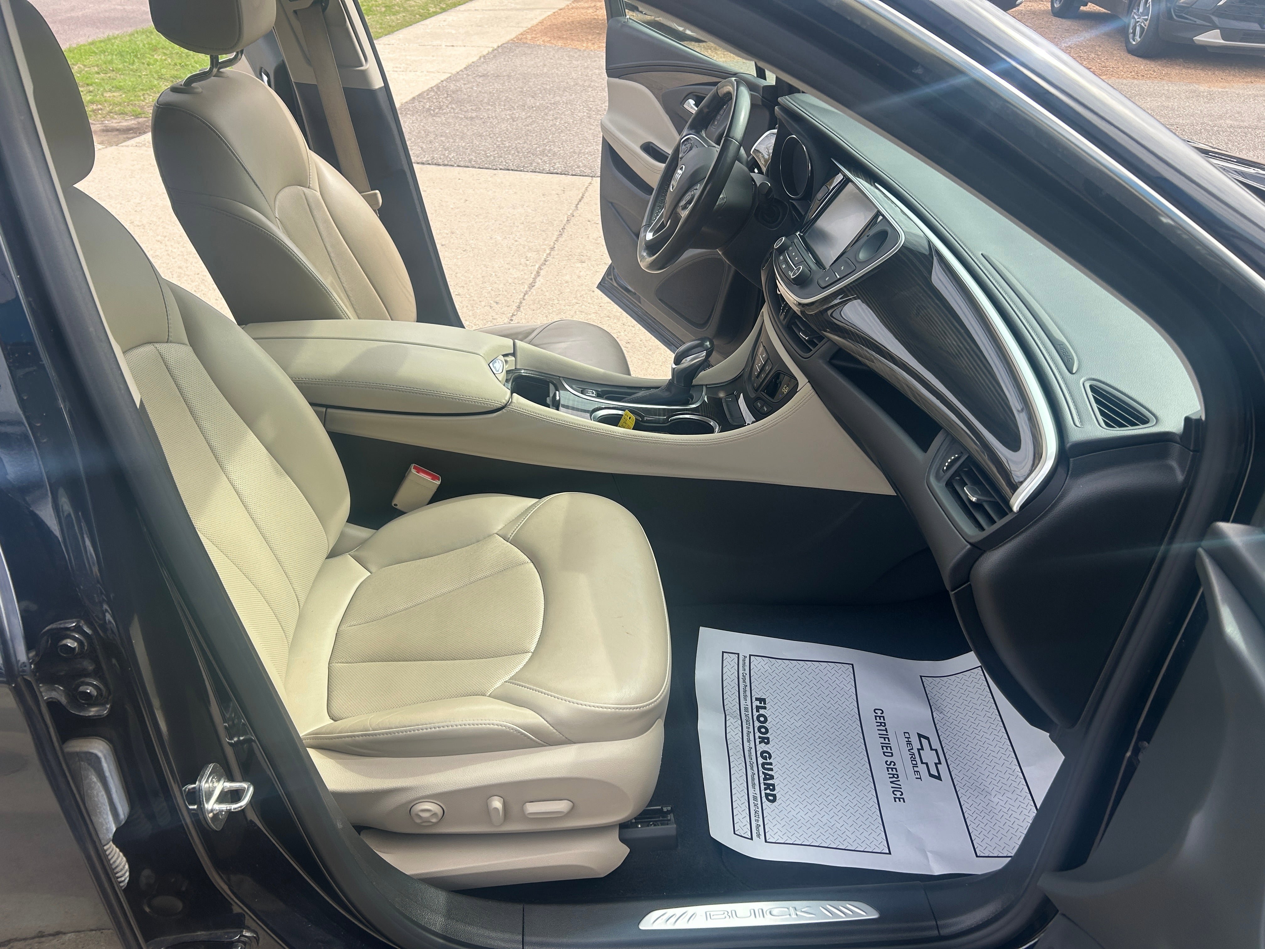 Used 2020 Buick Envision Essence AWD/4WD image 27