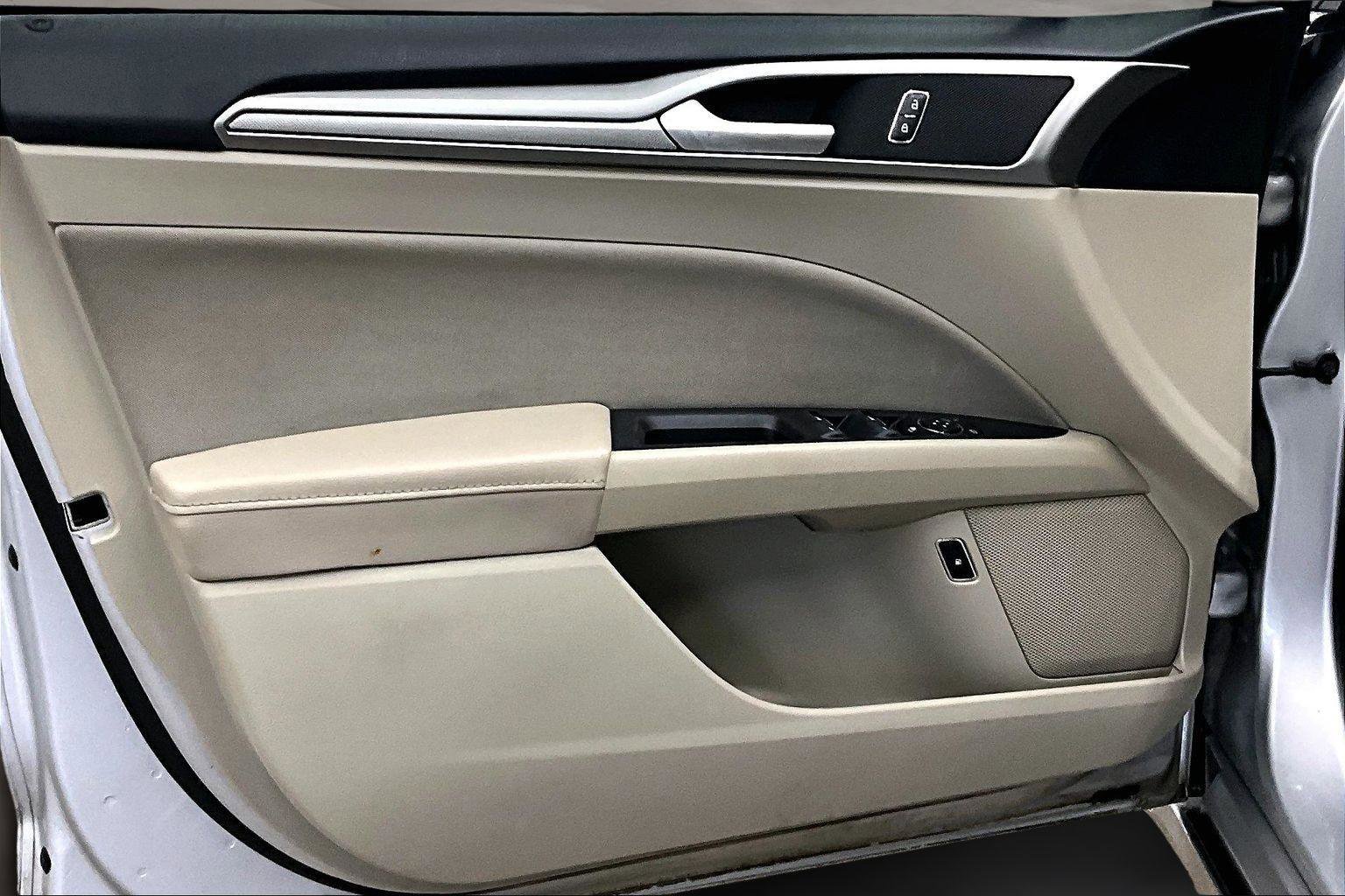 Used 2019 Ford Fusion SE image 23