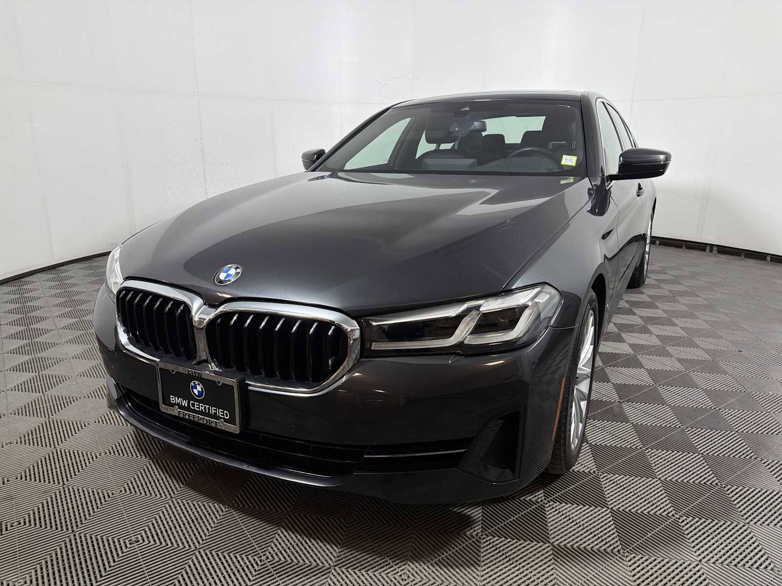 Certified 2023 BMW 530i xDrive w/ Convenience Package image 3