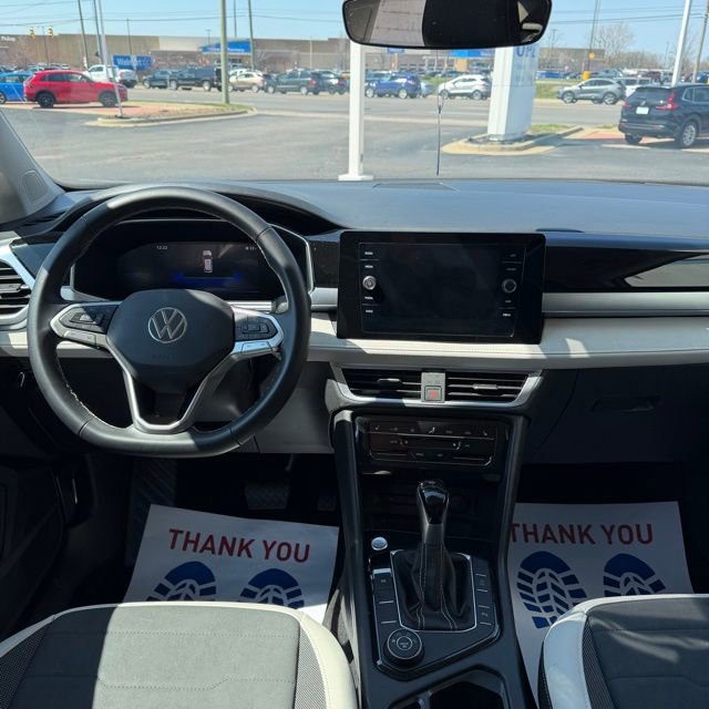 Used 2025 Volkswagen Taos SE AWD/4WD image 14