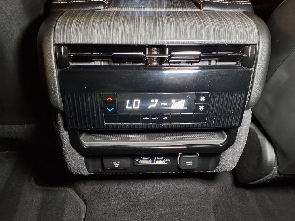 Used 2024 Jeep Wagoneer Series II RWD image 15